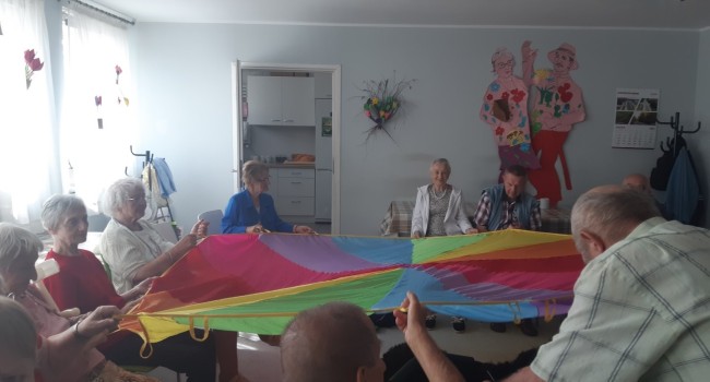 osoby z chustą klanzy